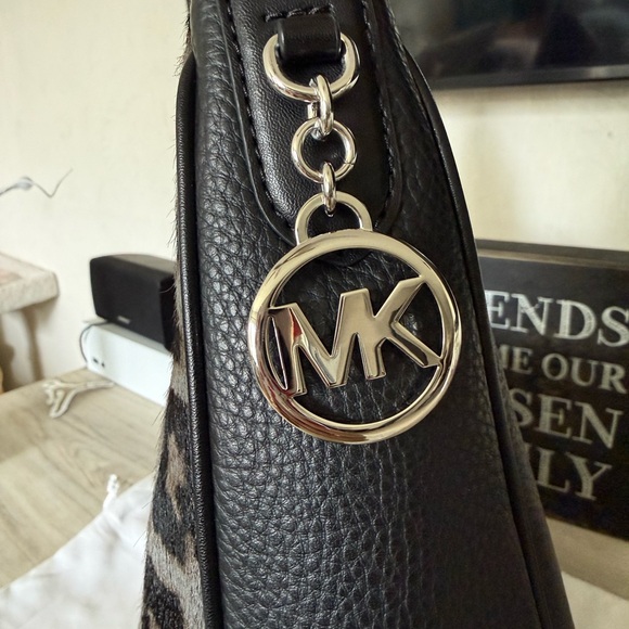 Michael Kors Nayla MD Hobo Leopard-Print Bag - Black & Gray - Picture 4 of 6